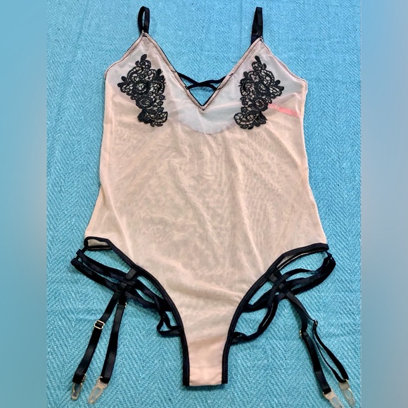 SEVEN TIL MIDNIGHT sexy & strappy near garters. Tan w/ black trim. Excellent XL - Picture 1 of 13